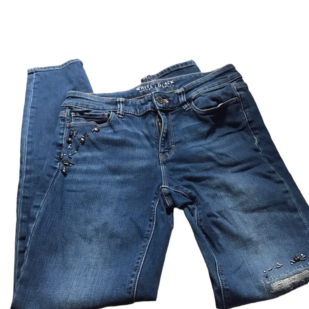 White House black market size 4 distressed jeans perfect condition